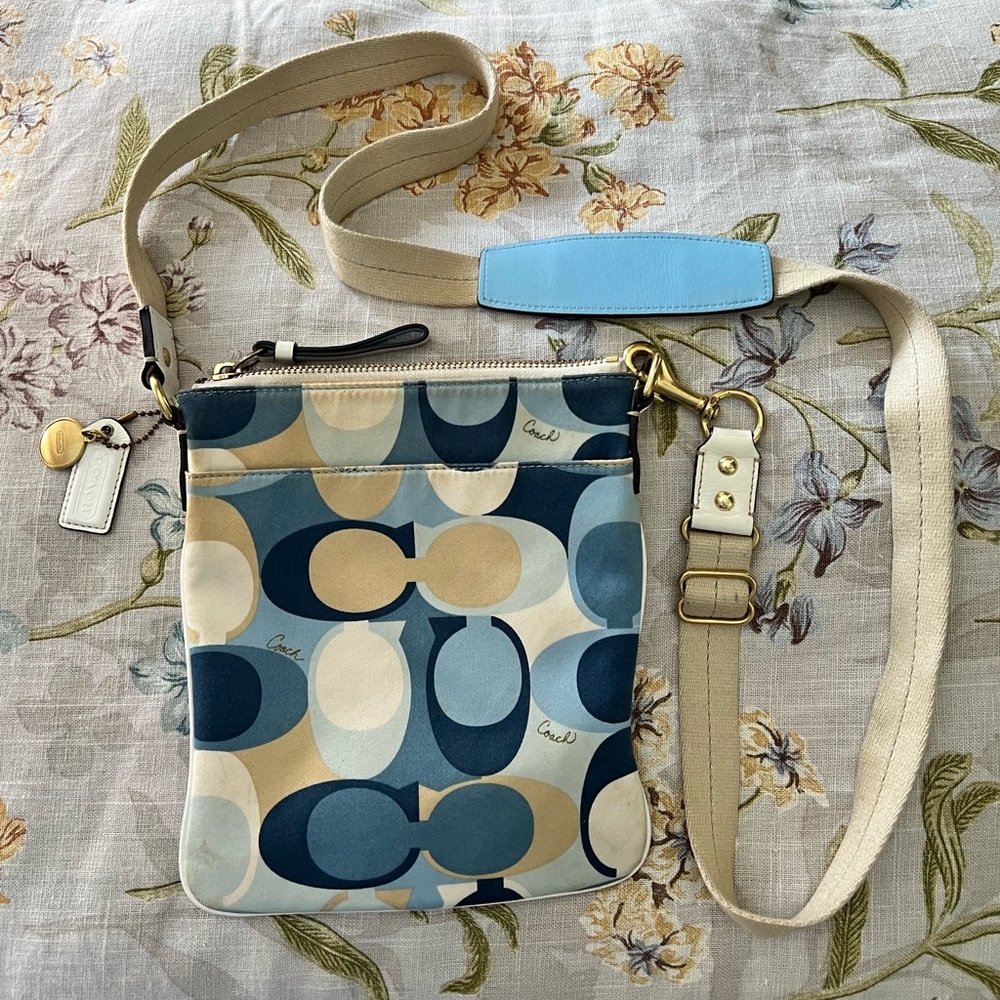 Vintage Coach crossbody bag!